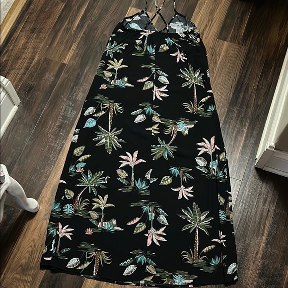 Old Navy Black Tropical Print Maxi Dress - Picture 6 of 8